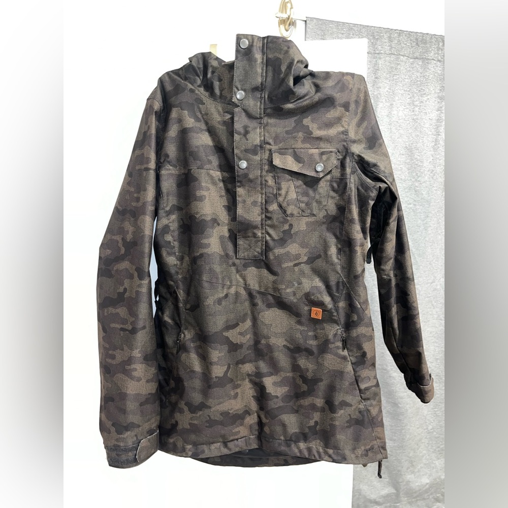 Women’s Volcom pullover goretec ski/snowboard jacket